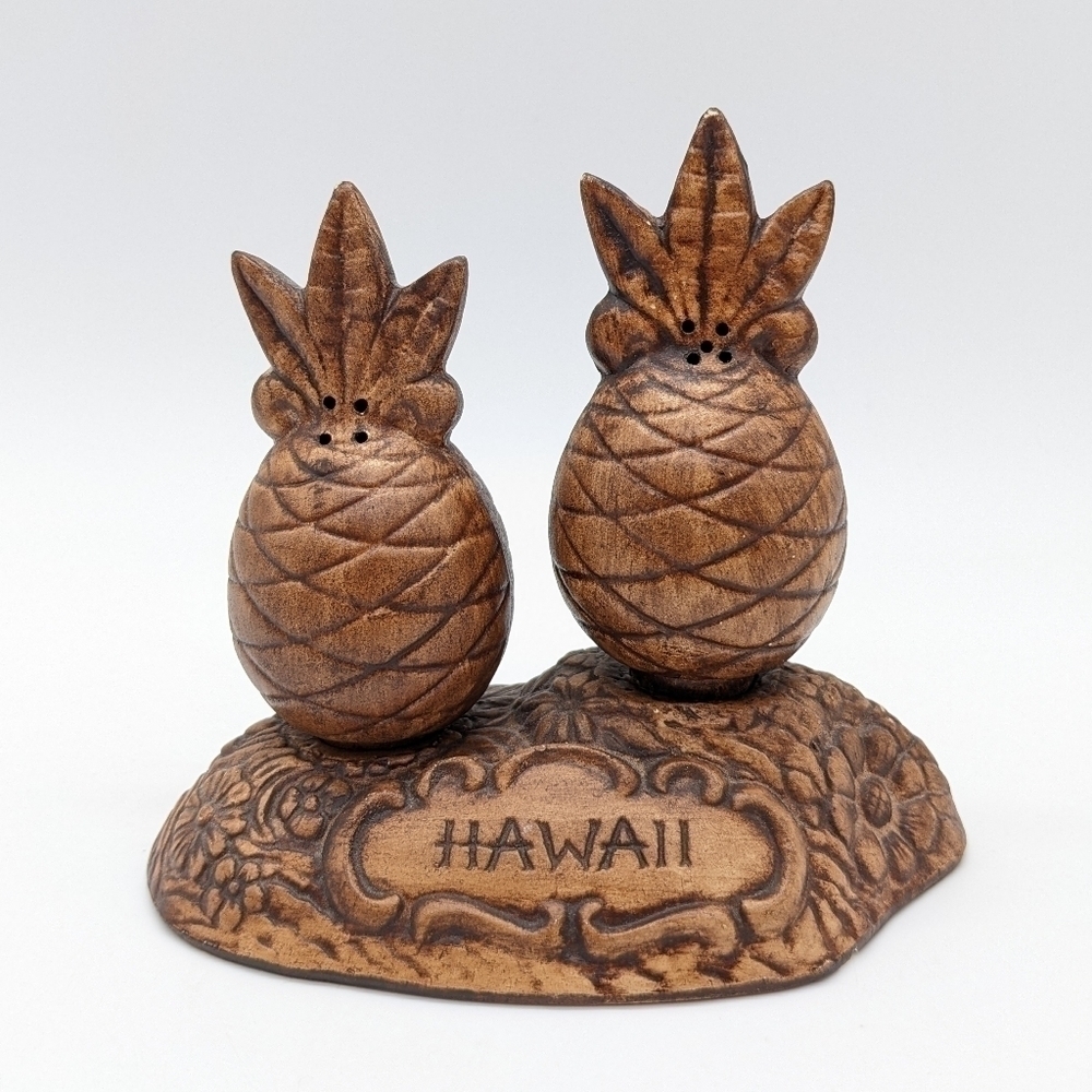 Vintage Treasure Craft brown pineapple salt & pepper shakers